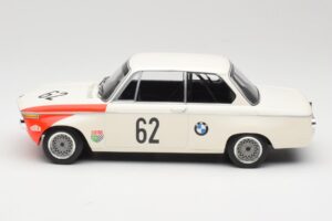 BMW 2002 tiK BMW AG #1 H. Hahne / D. Quester Class Winner Guards International 6 Hours Brands Hatch 1969 Minichamps 1:18 1556 — Bild 3 von 6