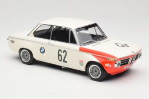 BMW 2002 tiK BMW AG #1 H. Hahne / D. Quester Class Winner Guards International 6 Hours Brands Hatch 1969 Minichamps 1:18 1556 — Bild 4 von 6