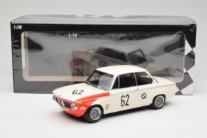 BMW 2002 tiK BMW AG #1 H. Hahne / D. Quester Class Winner Guards International 6 Hours Brands Hatch 1969 Minichamps 1:18 1556 — Bild 6 von 6