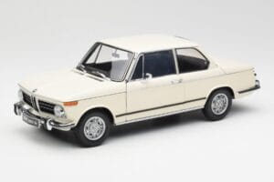 BMW 2002 Weiß Kyosho 1:18 08541W Metall