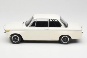 BMW 2002 Weiß Plain Body Version Minichamps 1:18 155702600 Metall — Bild 3 von 6