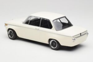 BMW 2002 Weiß Plain Body Version Minichamps 1:18 155702600 Metall — Bild 5 von 6