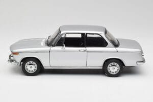 BMW 2002tii Silber AUTOart 1:18 80430151479 Metall — Bild 4 von 8