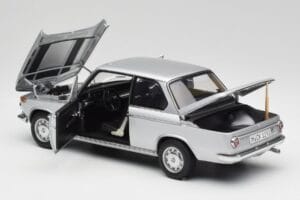 BMW 2002tii Silber AUTOart 1:18 80430151479 Metall — Bild 5 von 8