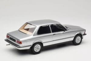 BMW 320 E21 Silber Minichamps 1:18 107024200 Resin — Bild 2 von 6