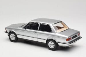 BMW 320 E21 Silber Minichamps 1:18 107024200 Resin — Bild 5 von 6