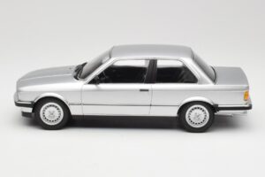 BMW 323i E21 Silber Minichamps 1:18 155026001 Metall — Bild 3 von 6