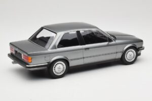 BMW 323i E30 Grey Metallic Minichamps 1:18 155026006 Metall — Bild 2 von 6