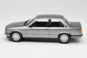 BMW 323i E30 Grey Metallic Minichamps 1:18 155026006 Metall — Bild 3 von 6