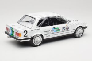 BMW 325i E30 #2 O. Manthey Vogelsang Automobile 3rd Place Eifel Race DTM 1986 Minichamps 1:18 155862602 Metall — Bild 2 von 6