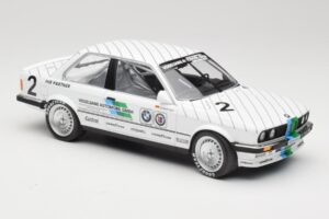BMW 325i E30 #2 O. Manthey Vogelsang Automobile 3rd Place Eifel Race DTM 1986 Minichamps 1:18 155862602 Metall — Bild 4 von 6
