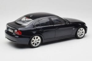 BMW 330i E46 Schwarz Kyosho 1:18 08731RB Metall — Bild 3 von 8