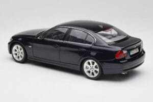 BMW 330i E46 Schwarz Kyosho 1:18 08731RB Metall — Bild 7 von 8