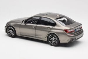 BMW 330i G20 Silber Norev 1:18 183275 Metall — Bild 7 von 8