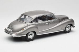 BMW 502 2.6 Luxus Silver Beige Metallic AUTOart 1:18 70591 Metall — Bild 3 von 8