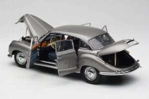 BMW 502 2.6 Luxus Silver Beige Metallic AUTOart 1:18 70591 Metall — Bild 5 von 8