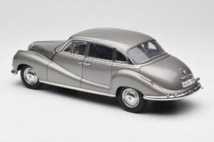 BMW 502 2.6 Luxus Silver Beige Metallic AUTOart 1:18 70591 Metall — Bild 7 von 8