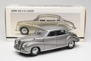 BMW 502 2.6 Luxus Silver Beige Metallic AUTOart 1:18 70591 Metall — Bild 8 von 8