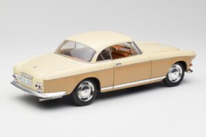 BMW 503 Beige Revell 1:18 8832 Metall — Bild 3 von 8