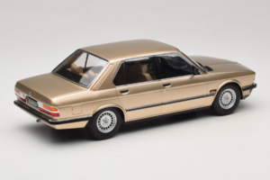 BMW 520i E28 Gold Metallic IXO 1:18 18CMC184 Metall — Bild 2 von 6