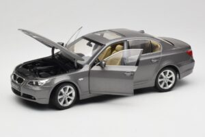 BMW 530i E60 Grey Metallic Revell 1:18 08841 Metall — Bild 2 von 8