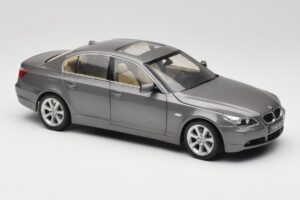 BMW 530i E60 Grey Metallic Revell 1:18 08841 Metall — Bild 6 von 8
