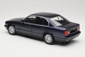 BMW 535i E34 Blue Metallic Minichamps 1:18 100024004 Metall — Bild 7 von 8