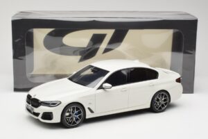 BMW 545e xDrive M-Sport G30 Weiss GT Spirit 1:18 GT496 Resin — Bild 6 von 6