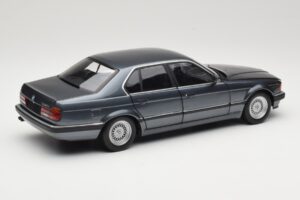 BMW 730i E32 Grey Metallic Minichamps 1:18 100023005 Metall — Bild 3 von 8