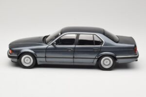 BMW 730i E32 Grey Metallic Minichamps 1:18 100023005 Metall — Bild 4 von 8