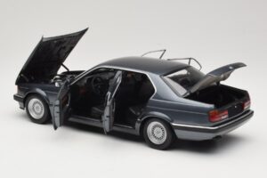 BMW 730i E32 Grey Metallic Minichamps 1:18 100023005 Metall — Bild 5 von 8