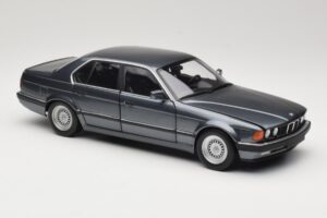 BMW 730i E32 Grey Metallic Minichamps 1:18 100023005 Metall — Bild 6 von 8