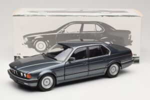 BMW 730i E32 Grey Metallic Minichamps 1:18 100023005 Metall — Bild 8 von 8