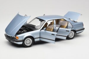 BMW 730i E32 Hellblau Metallic Minichamps 1:18 100023008 Metall — Bild 2 von 8