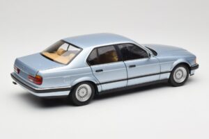 BMW 730i E32 Hellblau Metallic Minichamps 1:18 100023008 Metall — Bild 3 von 8