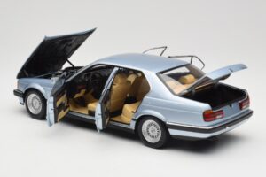 BMW 730i E32 Hellblau Metallic Minichamps 1:18 100023008 Metall — Bild 5 von 8