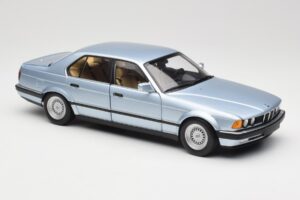 BMW 730i E32 Hellblau Metallic Minichamps 1:18 100023008 Metall — Bild 6 von 8