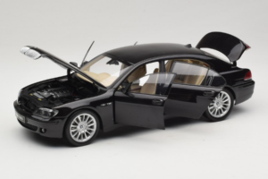 BMW 760Li E66 Individual Schwarz Kyosho 1:18 08573RB Metall — Bild 2 von 8