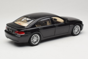 BMW 760Li E66 Individual Schwarz Kyosho 1:18 08573RB Metall — Bild 3 von 8