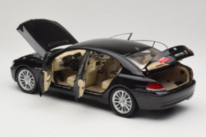 BMW 760Li E66 Individual Schwarz Kyosho 1:18 08573RB Metall — Bild 5 von 8