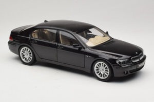 BMW 760Li E66 Individual Schwarz Kyosho 1:18 08573RB Metall — Bild 6 von 8