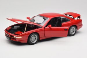BMW 850Ci E31 Brilliant Red Revell 1:18 8827 Metall — Bild 2 von 8