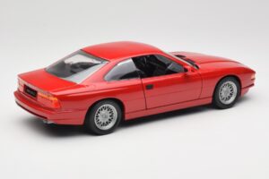 BMW 850Ci E31 Brilliant Red Revell 1:18 8827 Metall — Bild 3 von 8