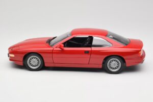 BMW 850Ci E31 Brilliant Red Revell 1:18 8827 Metall — Bild 4 von 8