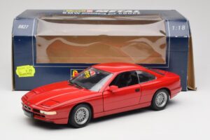 BMW 850Ci E31 Brilliant Red Revell 1:18 8827 Metall — Bild 8 von 8