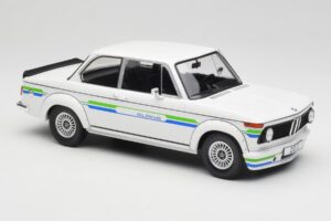BMW Alpina 2002 E10 Turbo Weiß MCG 1:18 MCG18409-R Metall — Bild 4 von 6