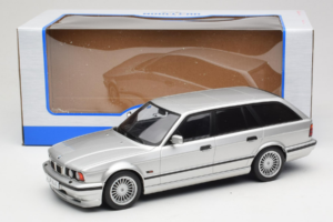 BMW Alpina B10 E34 4.6 Touring Silber MCG 1:18 MCG18332MCW Metall — Bild 6 von 6