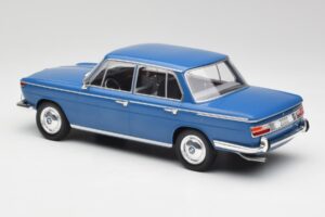BMW 2000 Tilux E120 Caribe Blau MCG 1:18 MCG18291 Metall — Bild 5 von 6