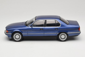 BMW Alpina B11 E32 3.5 Metallic Blue MCG 1:18 MCG18232 Metall — Bild 3 von 6