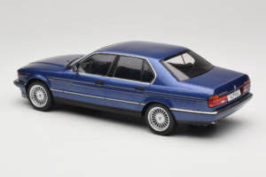 BMW Alpina B11 E32 3.5 Metallic Blue MCG 1:18 MCG18232 Metall — Bild 5 von 6